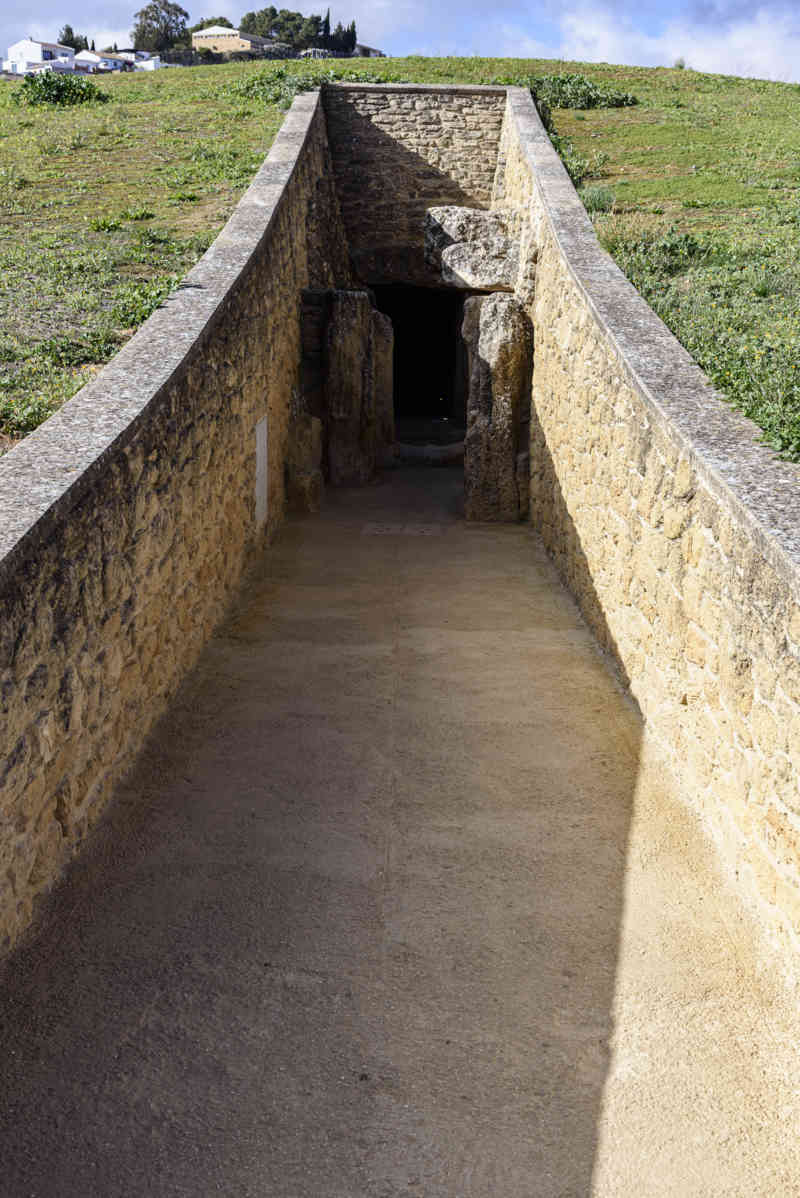 Málaga - Antequera 50 - Dólmenes de Antequera - Dolmen de Viera.jpg